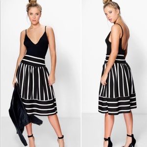 NWOT Boohoo midi black and white skirt